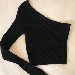 One shoulder crop top